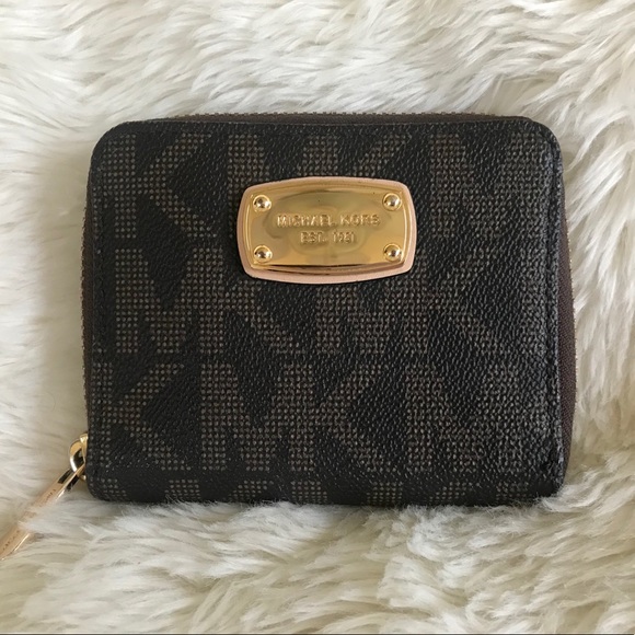 SOLD Michael Kors Jet Set Wallet - Picture 2 of 9